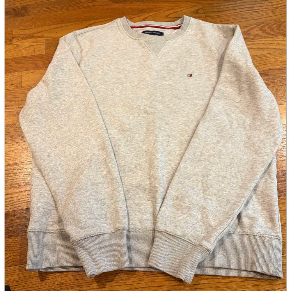 Tommy Hilfiger Men’s Gray Crewneck Sweatshirt Size Medium Embroidered Logo